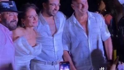 بالرغم من عدم حضوره جنازة دلال عبد العزيز.. أحمد السقا في زفاف نيللي كريم