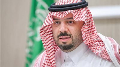 أمير الحدود الشمالية يعزي قائد قوة أمن الطرق بالمنطقة في وفاة والدته   