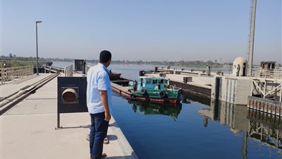 عودة الملاحه النهرية لطبيعتها بقناطر نجع حمادي 