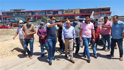 محافظ بورسعيد يتفقد أعمال تطوير شارع 23 ديسمبر (صور)