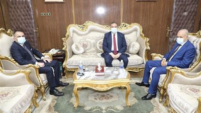 محافظ المنوفية يستقبل مديري الأمن والأمن الوطني 