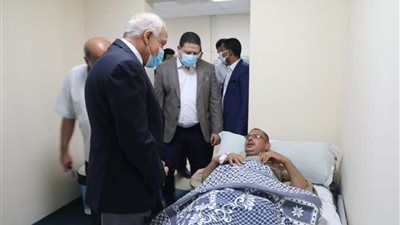 محافظ الجيزة يزور مصابي حادث سقارة