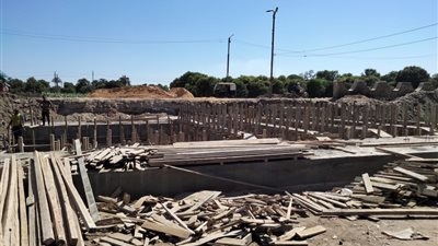 رئيس مركز إبشواي يتفقد أعمال تمهيد الطريق الدائري (صور)