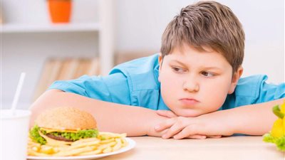 خبيرة تغذية: السمنة تُدمر نفسية الأطفال (فيديو)