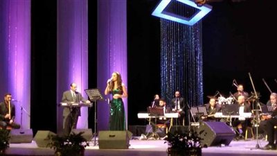 كارمن سليمان تطرب جمهور إسكندرية خلال حفلها الغنائي 