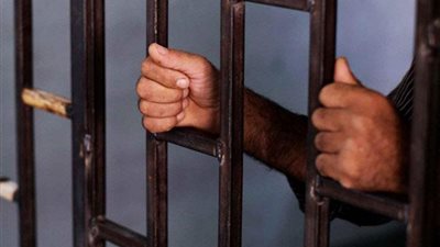 تجديد حبس المتهمين بالإتجار بالمواد المخدرة بالقطامية 