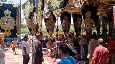 توافد الأهالي لأداء واجب العزاء في ضحايا زفة العروسين بالبحيرة (صور)