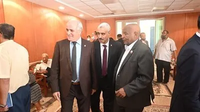 رئيس جامعة الفيوم يشارك بورشة عمل معهد البحوث الفلكية (صور)