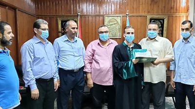 تكريم أوائل الخريجين بكلية أصول الدين في الزقازيق 