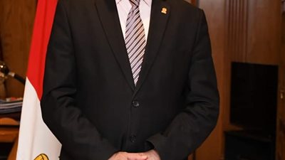 فوز رئيس جامعة الفيوم السابق بجائزة أفضل باحث علمي وفقا لمؤسسة VDGOOD