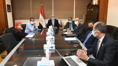  وزير الإسكان يعقد اجتماع لمتابعة تصميمات واجهات أبراج 