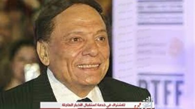 أشرف زكي يكشف حقيقة إصابة عادل إمام بكورونا