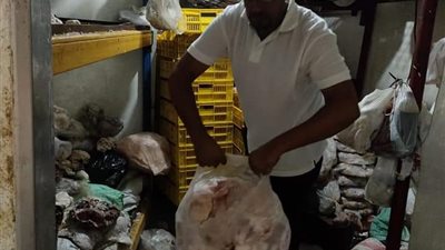 العثور على 3 أطنان لحوم فاسدة داخل مطعم مشويات بإمبابة