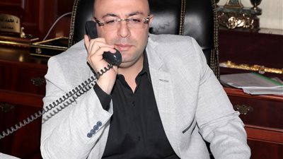 محافظ بنى سويف يطمئن على أول حالة يتم حقنها بعلاج الضمور العضلي 