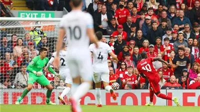 شاهد أهداف مباراة ليفربول وبيرنلي في الدوري الإنجليزي (2-0)