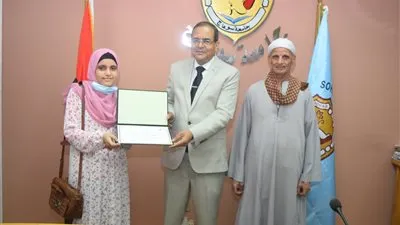 بعد تفوقها بالثانوية العامة..منحة دراسية مجانية متكاملة تقدمها جامعة سوهاج للطالبة آية