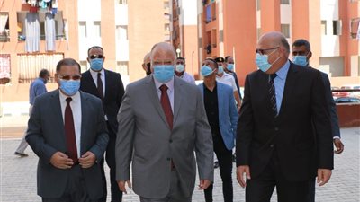  محافظ القاهرة يتفقد القافلة الطبية بحي الأسمرات