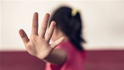 استدرجها واغتصبها.. تفاصيل اعتداء بائع مناديل على طفلة بالزقازيق