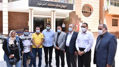 محافظ الشرقية يصرف مساعدات عينية لشاب من ذوي الهمم