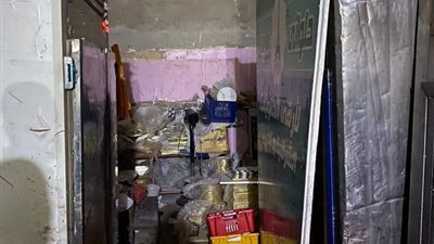 بسبب مخالفات بيئية.. مباحث التموين تداهم محل حلواني بالجيزة (صور)