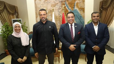 معهد إعداد القادة يستقبل الداعية الإسلامي مصطفى حسني