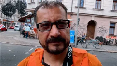 حكاية وزير يعمل 