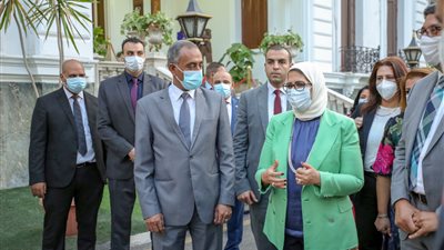 وزيرة الصحة تستقبل رئيس مجلس أمناء مؤسسة راعي مصر (صور)