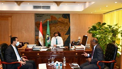 محافظ الفيوم يتابع آليات تنفيذ المشروعات التعليمية بـ 