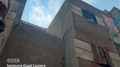 ننشر صور مسرح جريمة قتل حلاق لشقيقه بإمبابة