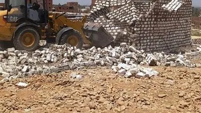 محافظ أسوان يوجه بإعطاء الأولوية للمناطق الشعبية في حملات النظافة 