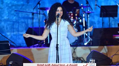 نوران أبو طالب تتألق في مهرجان القلعة للموسيقى والغناء بباقة من أروع أغانيها (صور)