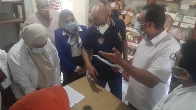 كشف وعلاج بالمجان لـ1053 مواطنًا في قافلة طبية ببني سويف (صور)