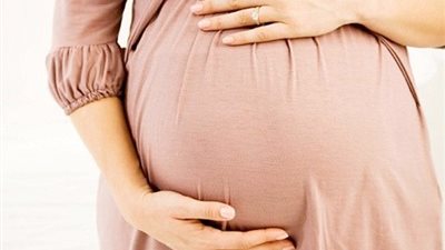 طبيب يؤكد: لقاح كورونا آمن على الحوامل (فيديو)