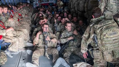 آخر رحلة عسكرية بريطانية تغادر أفغانستان بعد إجلاء 15 ألف شخص