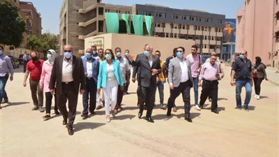 محافظ الجيزة يتفقد تجهيزات مركز تلقي لقاح كورونا بأكاديمية الفنون 