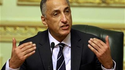 جدل واسع حول تغيير شكل العملة.. واقتصادي: سيجبر المصريين على إخراج ما تحت 