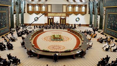 بعد قمة بغداد.. ماهي السيناريوهات المحتملة لخروج العراق من العباءة الإيرانية؟