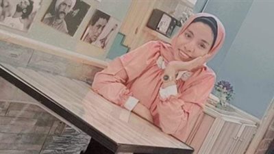 أروى طالبة الغردقة تحقق حلم والدها المتوفى وتلتحق بطب أسيوط