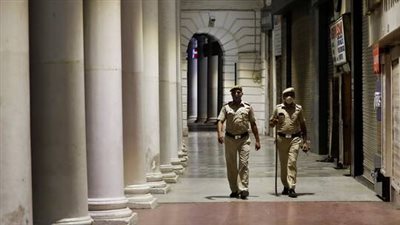 اتهام رجل دين وثلاثة عمال بمحرقة جثث باغتصاب طفلة وقتلها في الهند