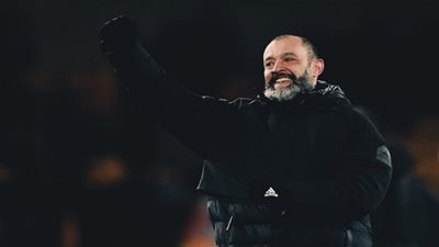 سانتو يعلق على تواجد توتنهام في صدارة الدوري الإنجليزي