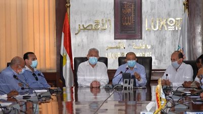 وزير التنمية المحلية يتابع تنفيذ مشروعات تطوير الريف بالأقصر (صور)