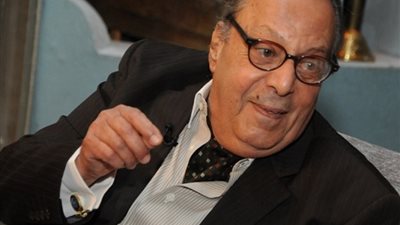 أول تعليق للفنان أسامة عباس عن التدوينة المنسوبة له بشأن طلبه للعمل