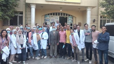 طب سوهاج تطلق قافلة طبية بقرية 