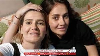 رد صارم من هنا شيحة عقب مشاركتها صورة لشقيقتها بدون حجاب!