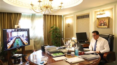 وزير التعليم العالي يترأس اجتماع مجلس إدارة المركز القومي للبحوث