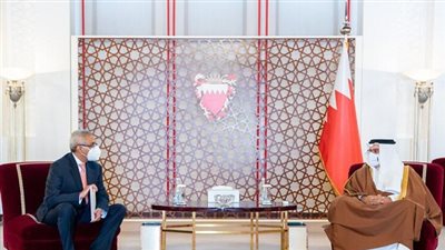 ولي العهد البحريني يتسلم دعوة لزيارة مصر.. ويؤكد: علاقات استراتيجية راسخة بين البلدين