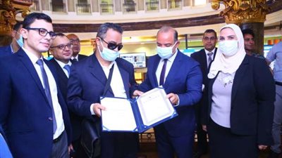 أول مستثمر كفيف للبورصة يكشف طريقة استثماره في سوق المال 