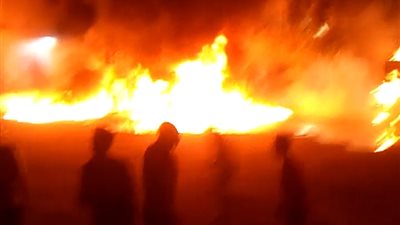 اندلاع حريق هائل بسيارة محملة سولار داخل بنزينة بالبحيرة (صور)