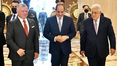 السيسي في أسبوع.. شارك في مؤتمر بغداد واستضاف القمة الثلاثية