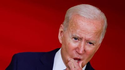 استطلاع: شعبية بايدن انخفضت خلال الشهر الماضي